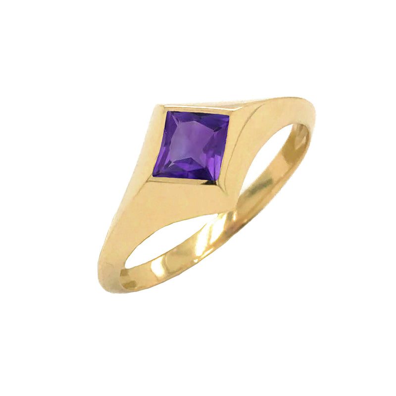 Solitaire Princess-Cut Amethyst Ring in Yellow Gold